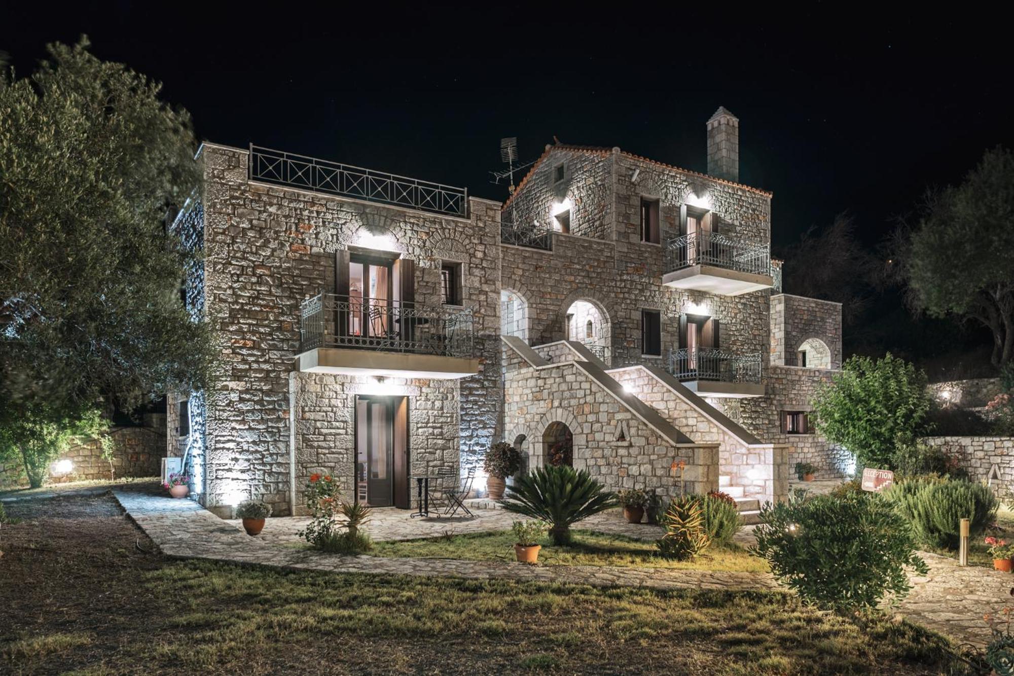 Xenios Kotronas Apartment Exterior photo