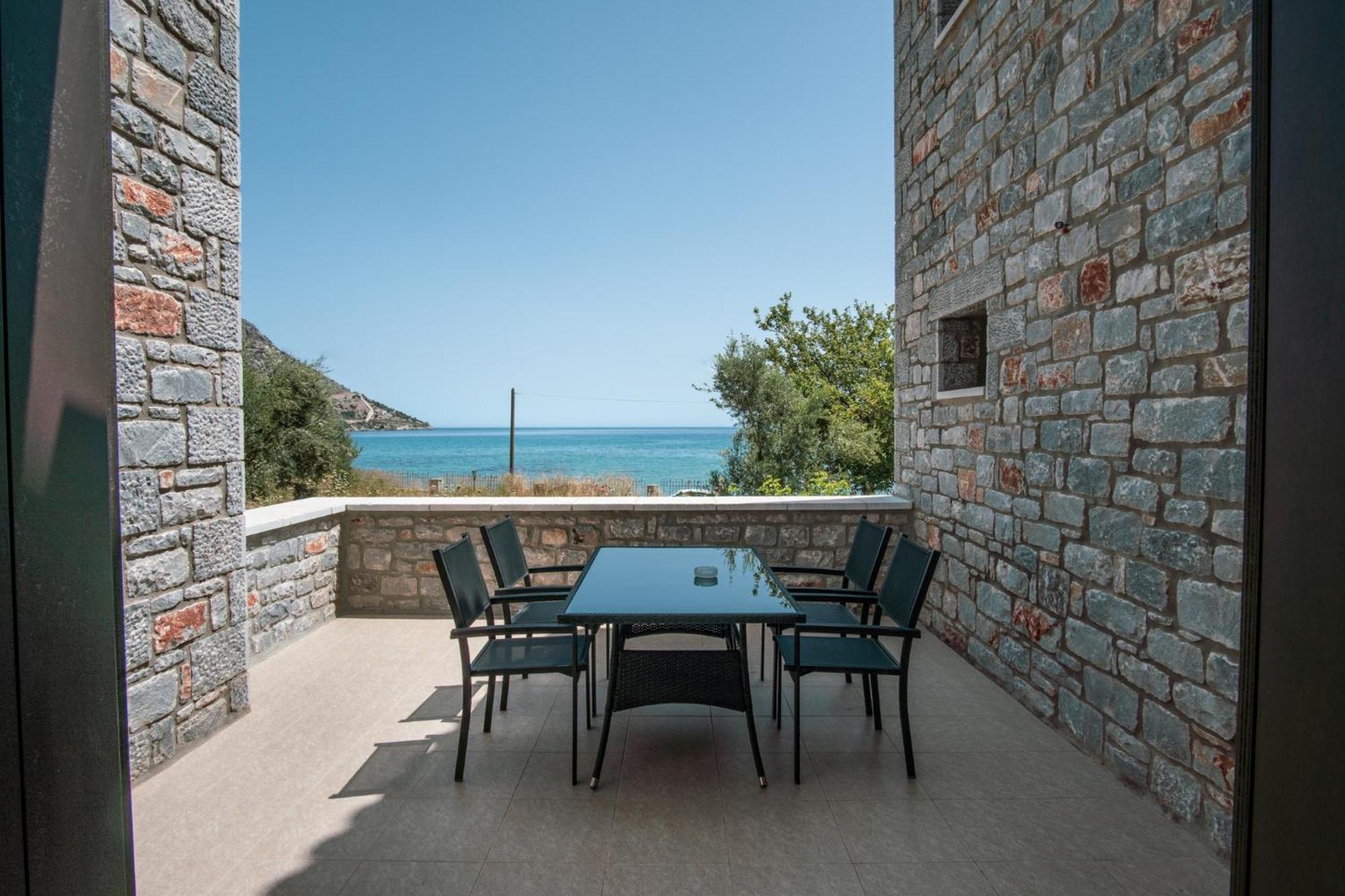 Xenios Kotronas Apartment Exterior photo