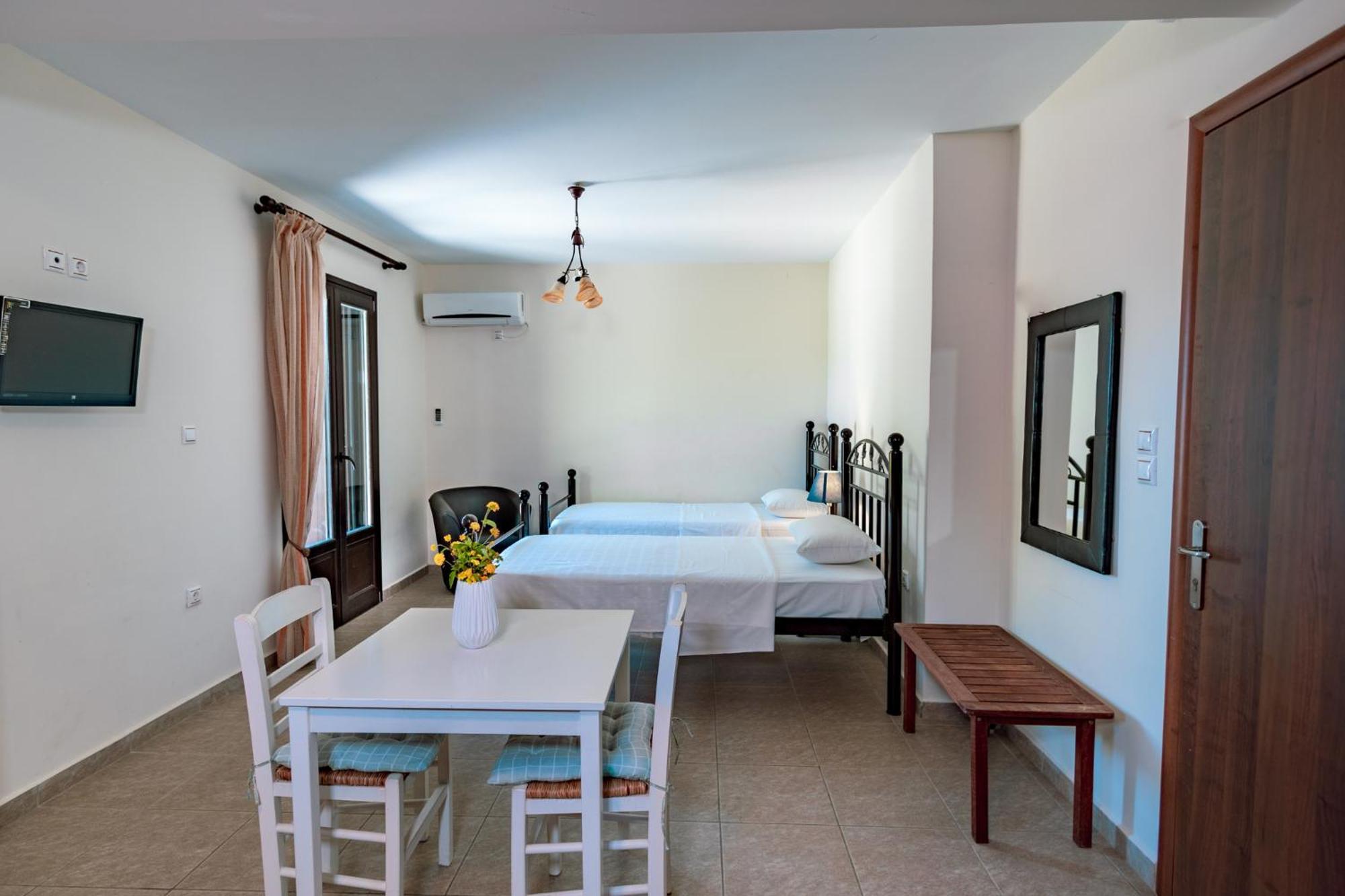 Xenios Kotronas Apartment Exterior photo