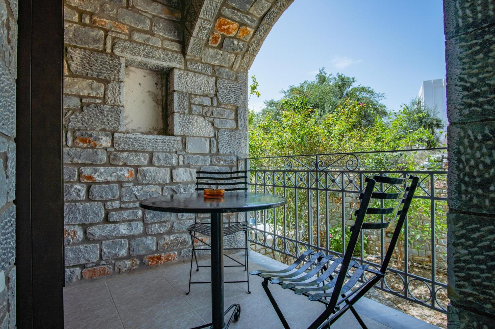 Xenios Kotronas Apartment Exterior photo