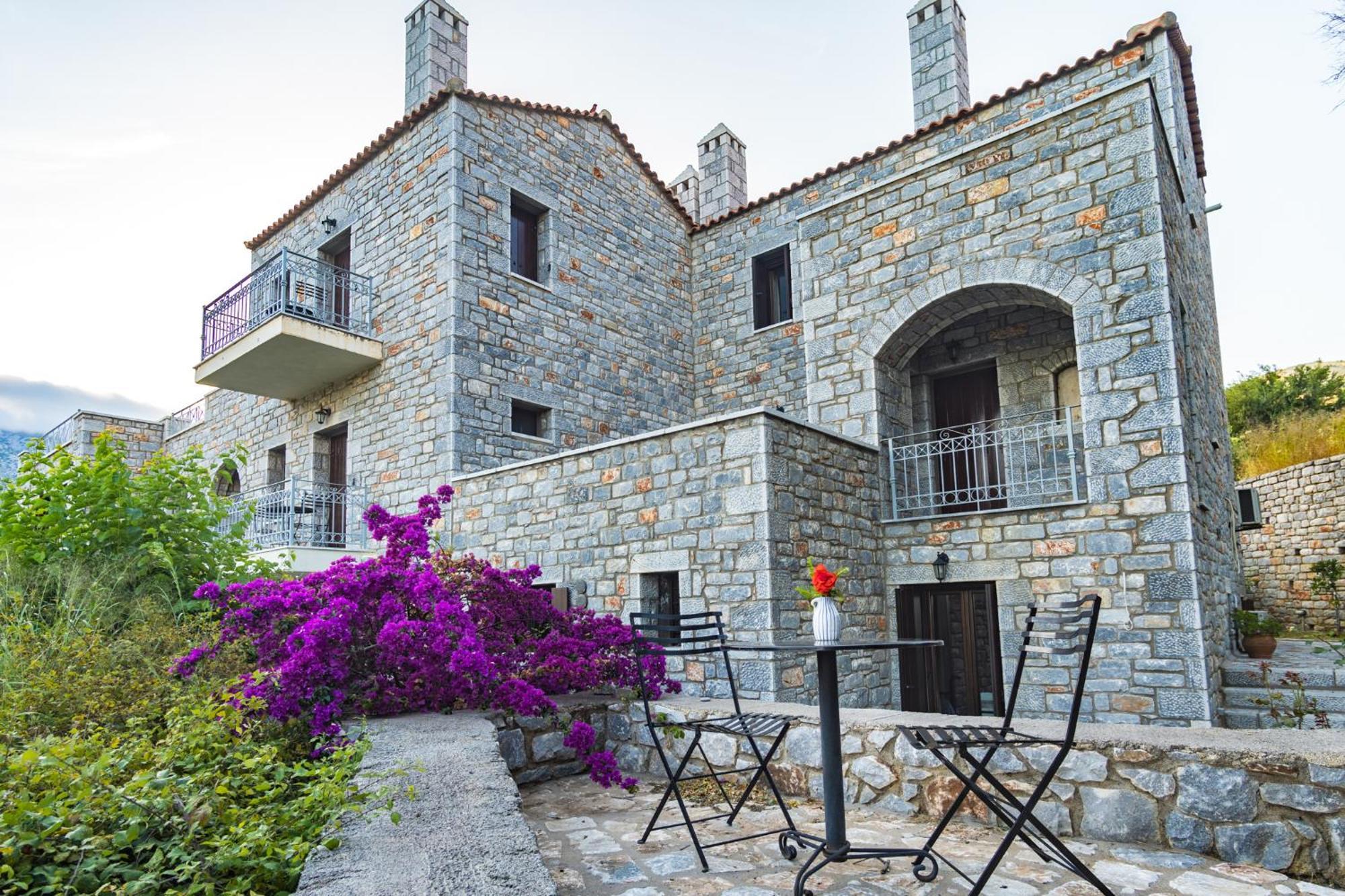 Xenios Kotronas Apartment Exterior photo