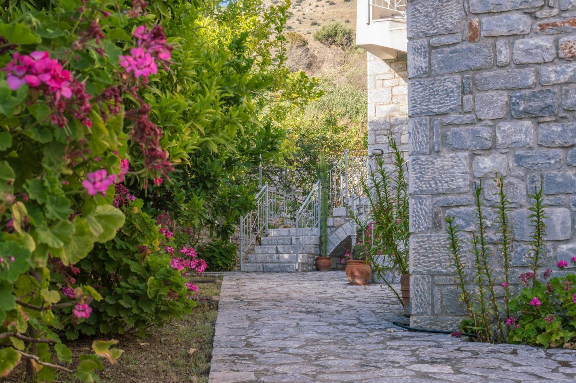 Xenios Kotronas Apartment Exterior photo